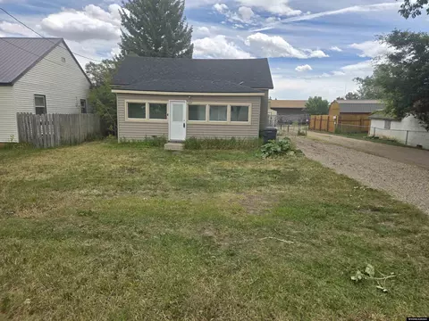 222 County Rd, Evanston, WY 82930
