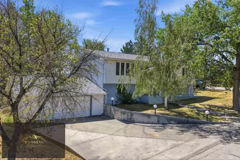 615 W Fir St, Glenrock, WY 82637