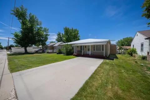 622 S 8th St, Worland, WY 82401