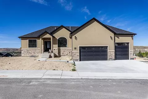 600 Memory Ln, Green River, WY 82935