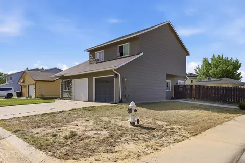 946 Fulton St, Mills, WY 82644
