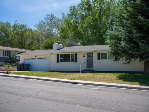 615 Hackberry St, Green River, WY 82935
