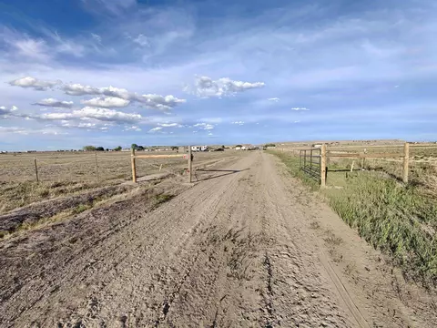 392 8 Mile Rd, Riverton, WY 82501