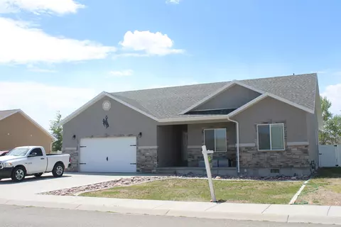 131 Powderhorn Dr, Mountain View, WY 82939