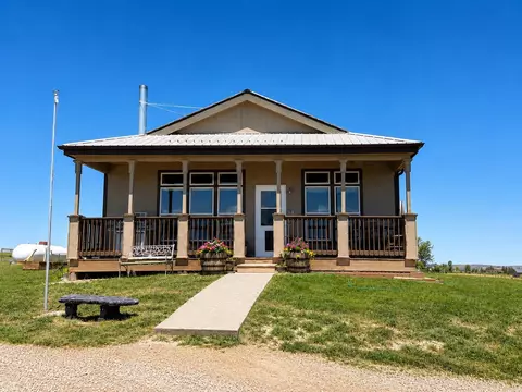 70 County Road 307, Saratoga, WY 82331