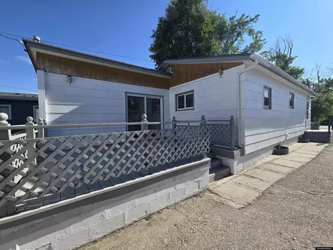 73 N 5 Th St, Mills, WY 82604