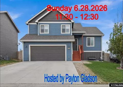 4858 Pontiac St, Mills, WY 82644
