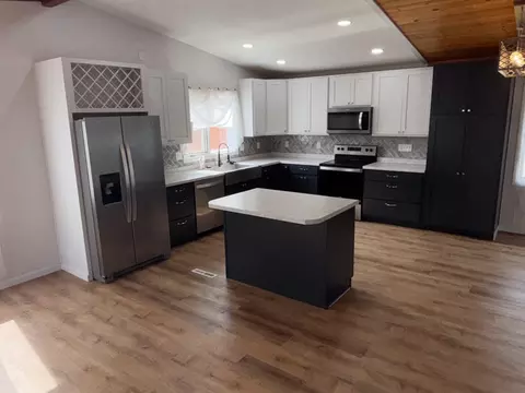 46 Lakeview Dr, Wheatland, WY 82201