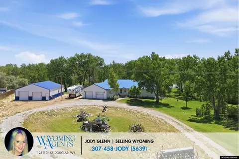 20 Wagon Rd, Glenrock, WY 82637