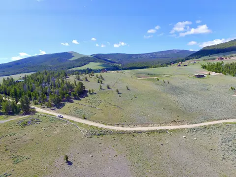 33 Bachelor Creek Ct, Dubois, WY 82513