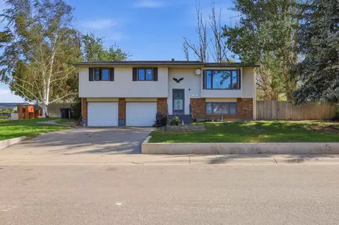 247 Fort Laramie St, Glenrock, WY 82637