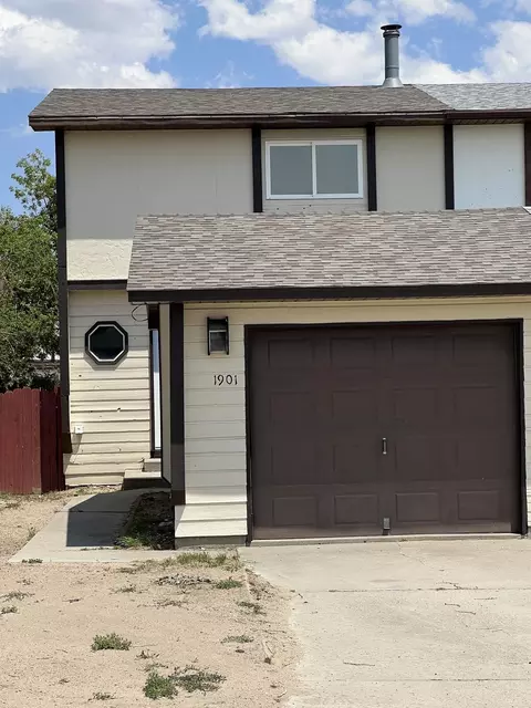 1901 Edinburgh St, Rawlins, WY 82301