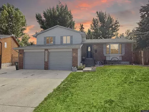 1240 Elk Mountain Cir, Green River, WY 82935