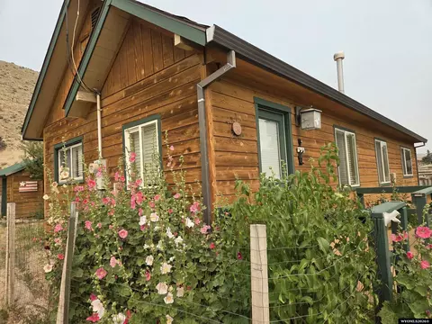 302 Horse Creek Rd, Dubois, WY 82513