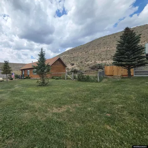 302 Horse Creek Rd, Dubois, WY 82513