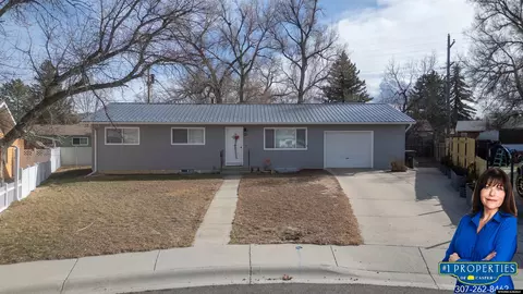 12 Lakota Ct, Glenrock, WY 82637