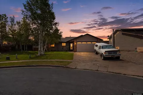 105 Carriage Dr, Evanston, WY 82930