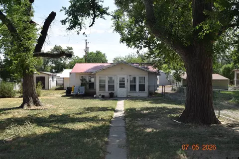 522 S 3rd St, Glenrock, WY 82637