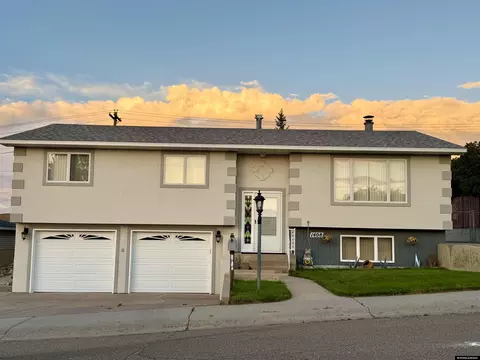 1408 Cottonwood Dr, Rock Springs, WY 82901