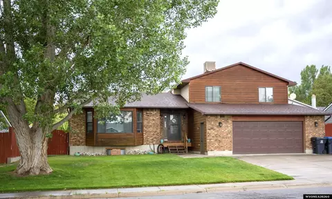 800 Saratoga Dr, Green River, WY 82935