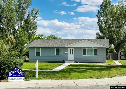 201 Kinnikinnick Dr, Riverton, WY 82501