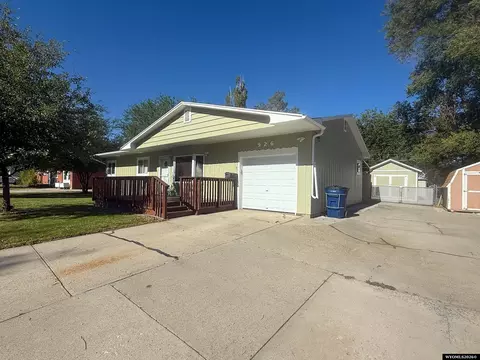 926 Elk Dr, Riverton, WY 82501