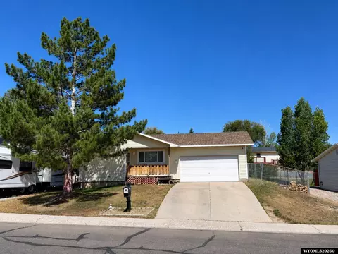 1925 Wyoming Dr, Green River, WY 82935