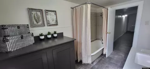 Bath - 222 E Maple St, Rawlins, WY 82301 photo 2 of 3