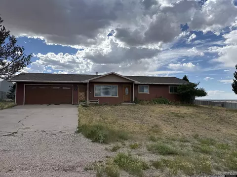 104 Rainbow St, Saratoga, WY 82331