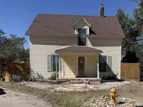 201 W Hugus Ave, Saratoga, WY 82331