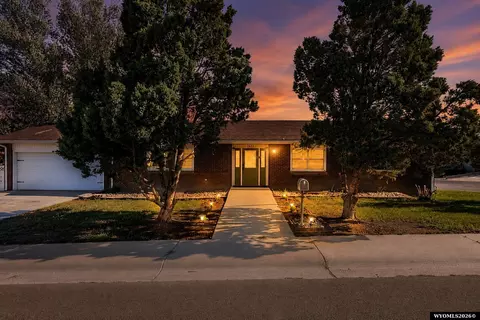 1317 Cottonwood Dr, Rock Springs, WY 82901