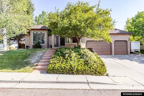 1325 Kentucky Dr, Green River, WY 82935