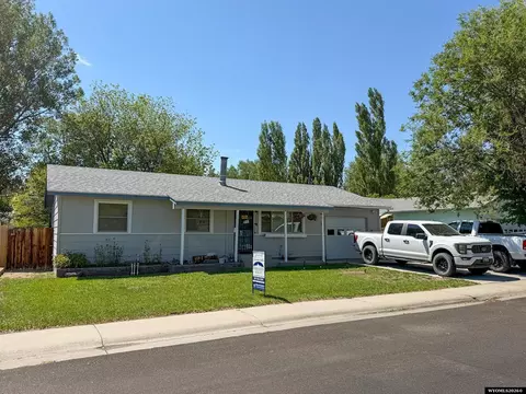 422 Summit Dr, Riverton, WY 82501