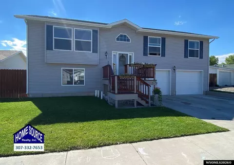 1419 Pinecrest St, Riverton, WY 82501