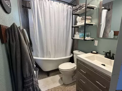 Bath - 406 Boyd St, Yoder, WY 82244 photo 1 of 2