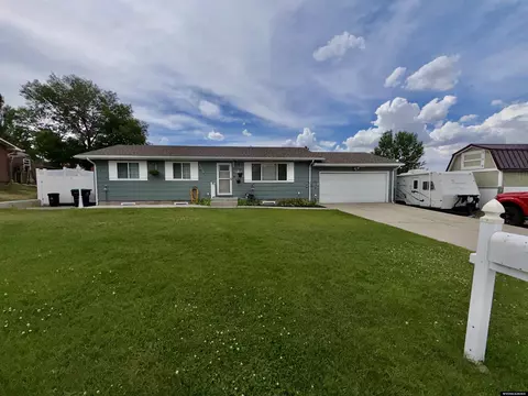 1805 Wyoming Dr, Green River, WY 82935