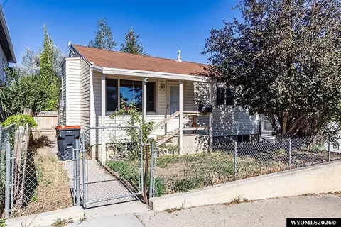 824 Connecticut Ave, Rock Springs, WY 82901
