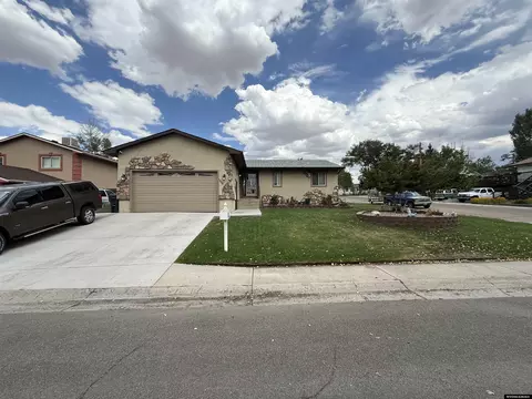 1258 Elm Dr, Rock Springs, WY 82901