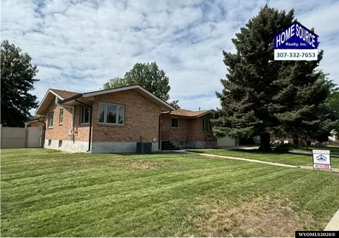 141 E Sunset Dr, Riverton, WY 82501