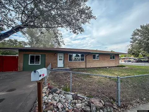 118 E Sunset Dr, Riverton, WY 82501