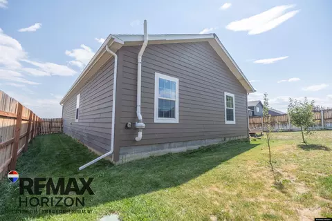 Exterior - 910 Flicker St, Douglas, WY 82633 photo 2 of 2