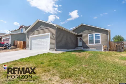 910 Flicker St, Douglas, WY 82633