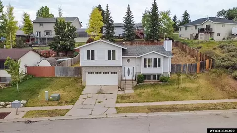 187 Crestview Dr, Evanston, WY 82930