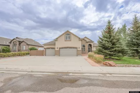 16 Long Dr, Rock Springs, WY 82901