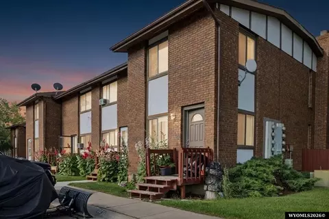 221 Cheyenne Dr, Evanston, WY 82930