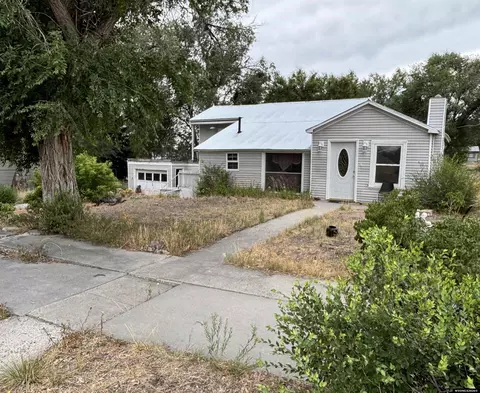 616 S 1st St, Riverton, WY 82501