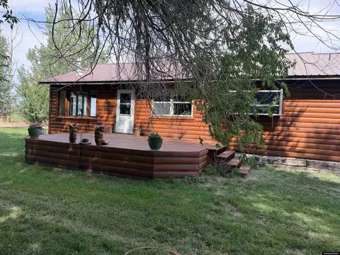 97 Zigzag Rd, Pavillion, WY 82523