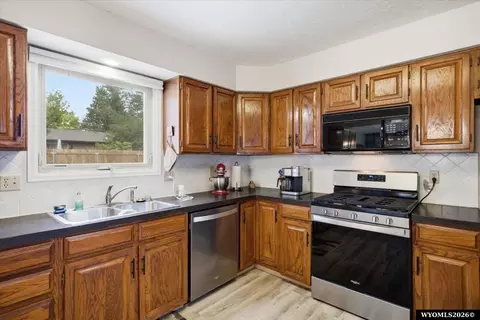 Kitchen - 2012 Nottingham Dr, Casper, WY 82609 photo 2 of 3