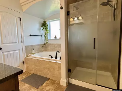 Bath - 964 Eagle Dr, Douglas, WY 82633 photo 3 of 5