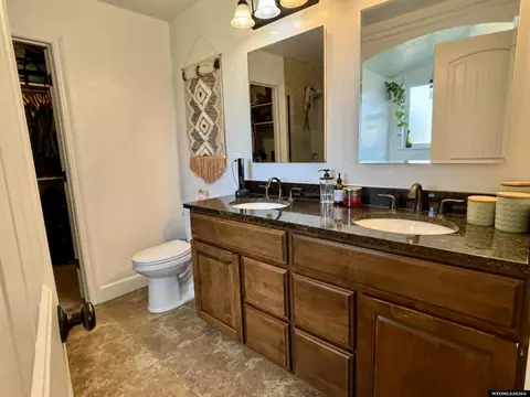Bath - 964 Eagle Dr, Douglas, WY 82633 photo 1 of 5